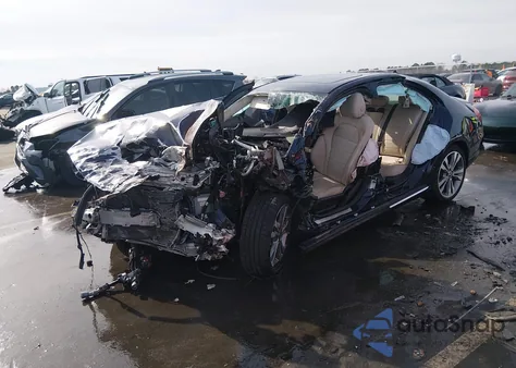 2018 Mercedes-Benz C 300 4Matic из США, поврежденный, VIN 55SWF4KB7JU273730